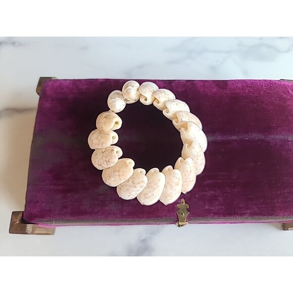 Vintage Beaded Shell Stretchy Bracelet - Picture 5 of 10